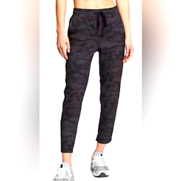 GapFit Recycled Runaround Joggers - Picture 1 of 4